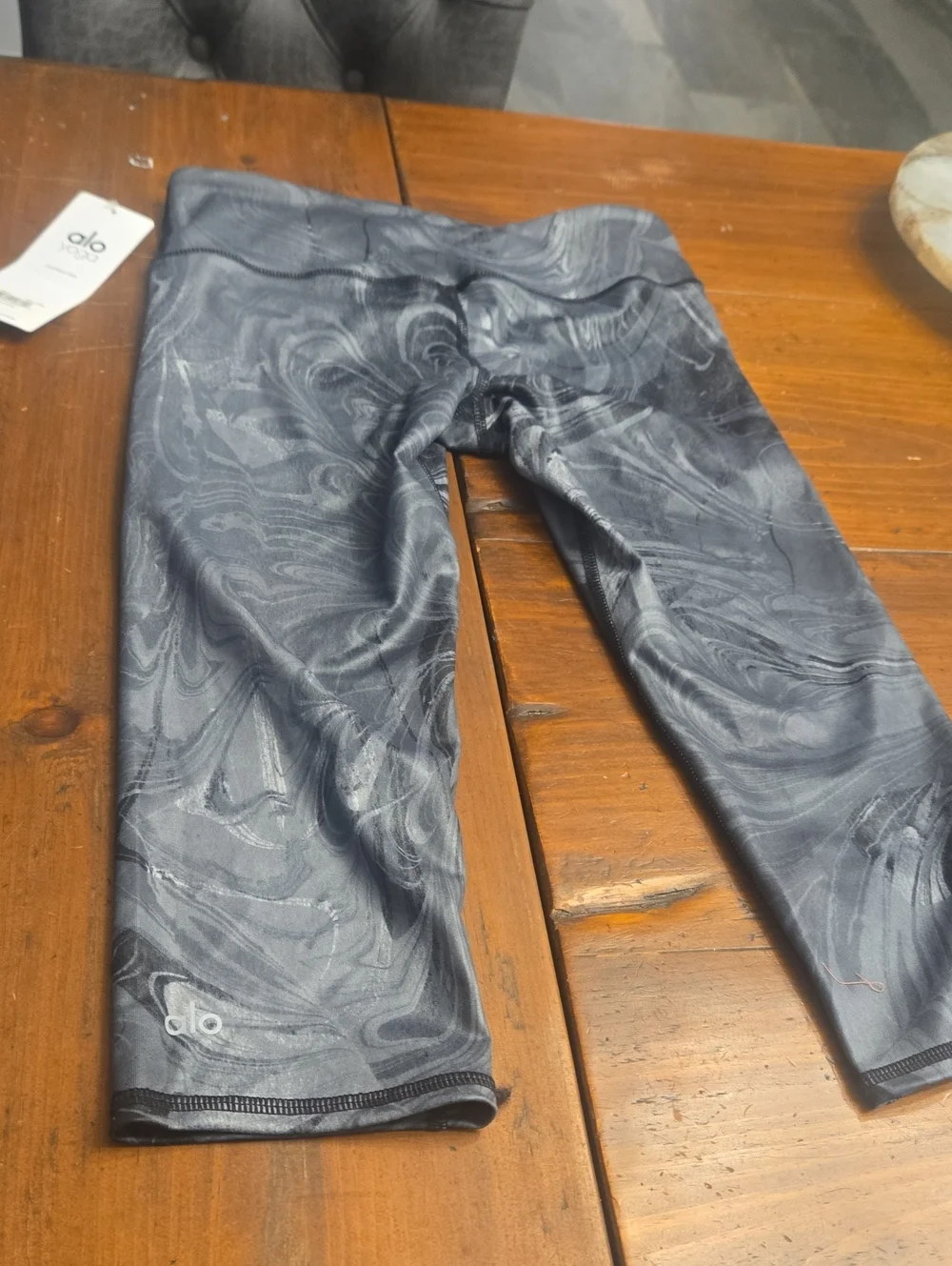 Nwt ALO Yoga Marble-Print Cropped Leggings in Gray Tones Size Small